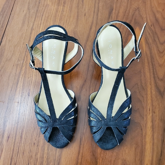 Shoes - Picture 5 of 6